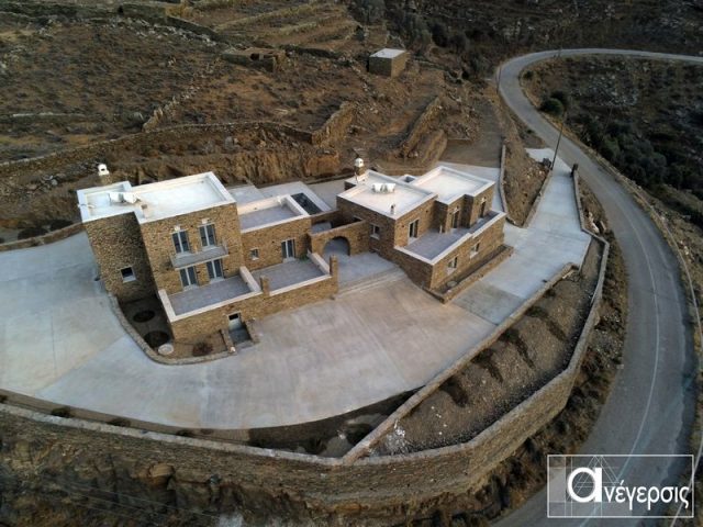 Ανέγερση συγκροτήματος κατοικιών Άξαχας, Τήνος